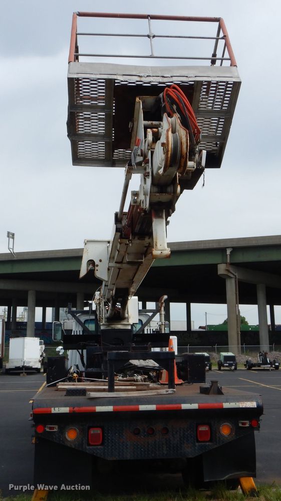 image for item EU9878 1992 Ford L8000 bucket truck