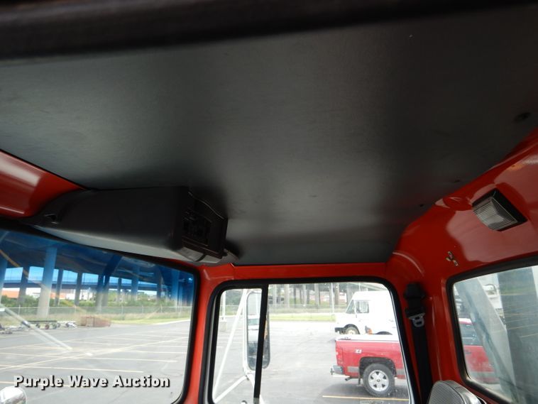 image for item EU9878 1992 Ford L8000 bucket truck