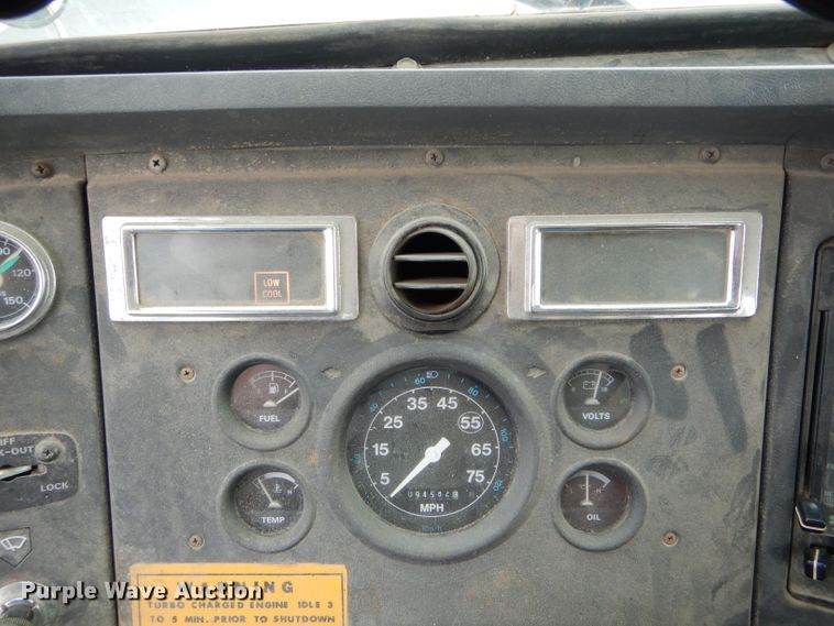 image for item EU9878 1992 Ford L8000 bucket truck