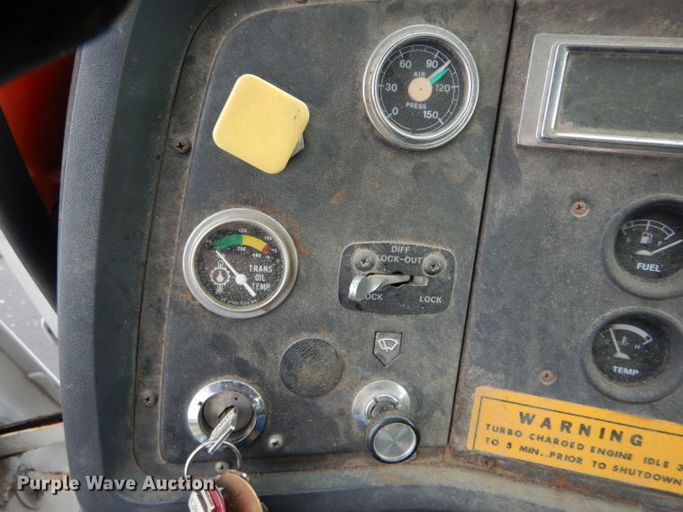 image for item EU9878 1992 Ford L8000 bucket truck