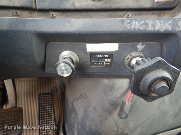 image for item EU9878 1992 Ford L8000 bucket truck