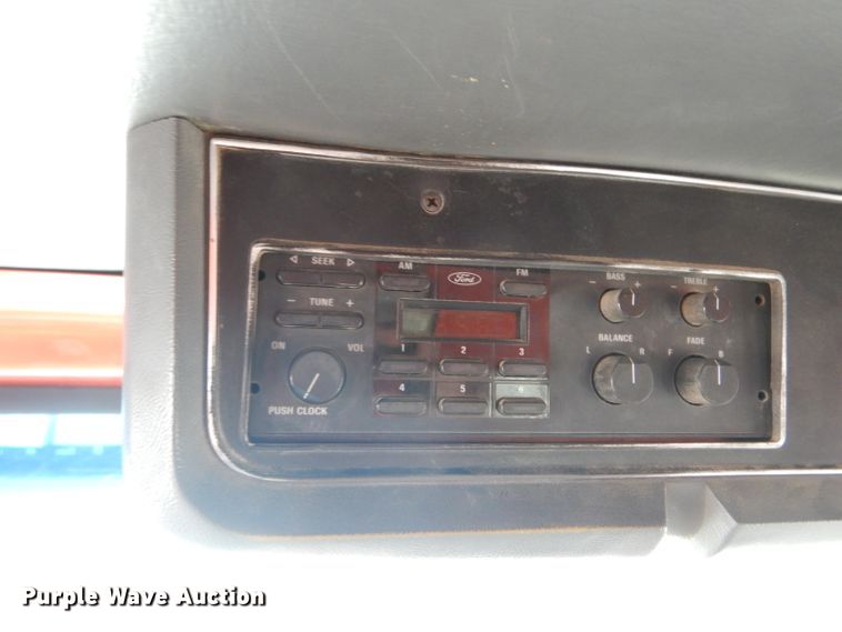 image for item EU9878 1992 Ford L8000 bucket truck