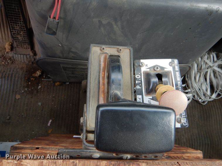 image for item EU9878 1992 Ford L8000 bucket truck