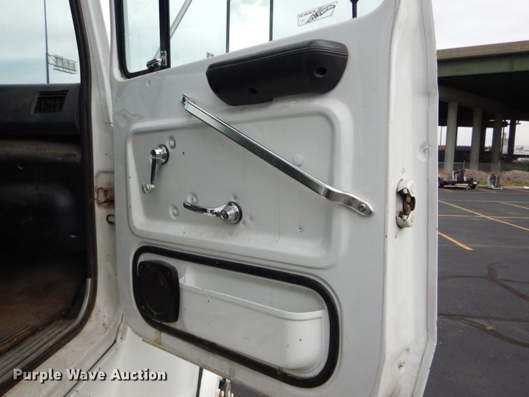 image for item EU9878 1992 Ford L8000 bucket truck