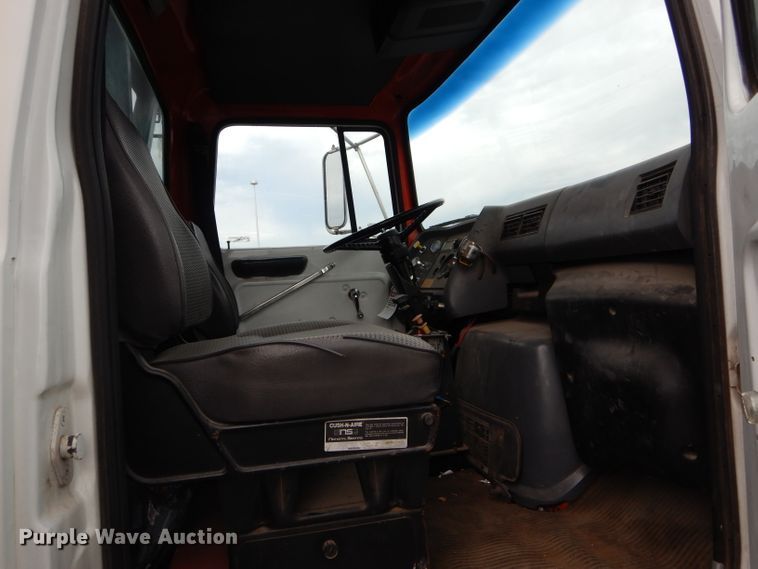 image for item EU9878 1992 Ford L8000 bucket truck