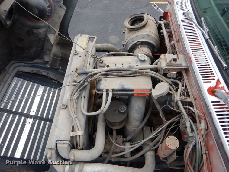 image for item EU9878 1992 Ford L8000 bucket truck