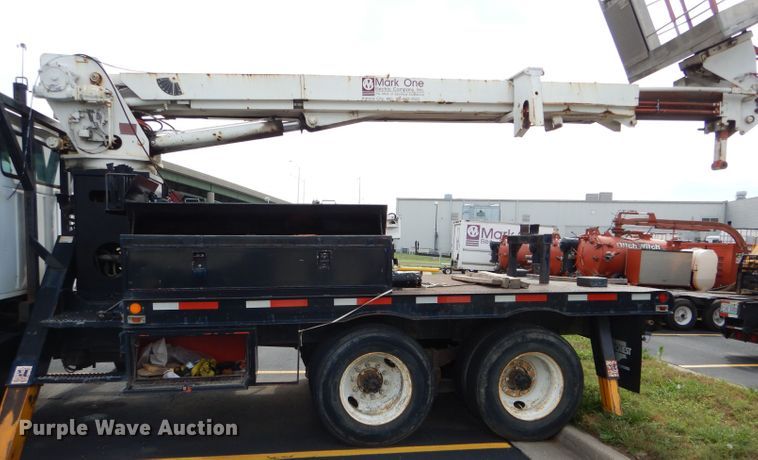 image for item EU9878 1992 Ford L8000 bucket truck