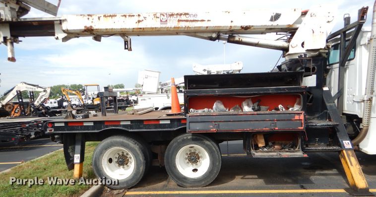 image for item EU9878 1992 Ford L8000 bucket truck