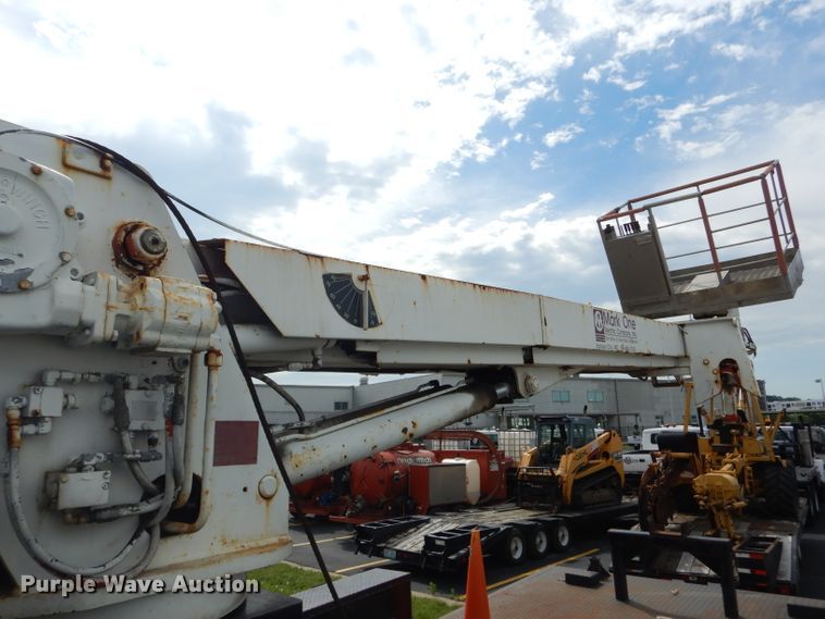 image for item EU9878 1992 Ford L8000 bucket truck