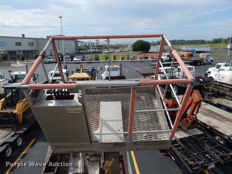 image for item EU9878 1992 Ford L8000 bucket truck