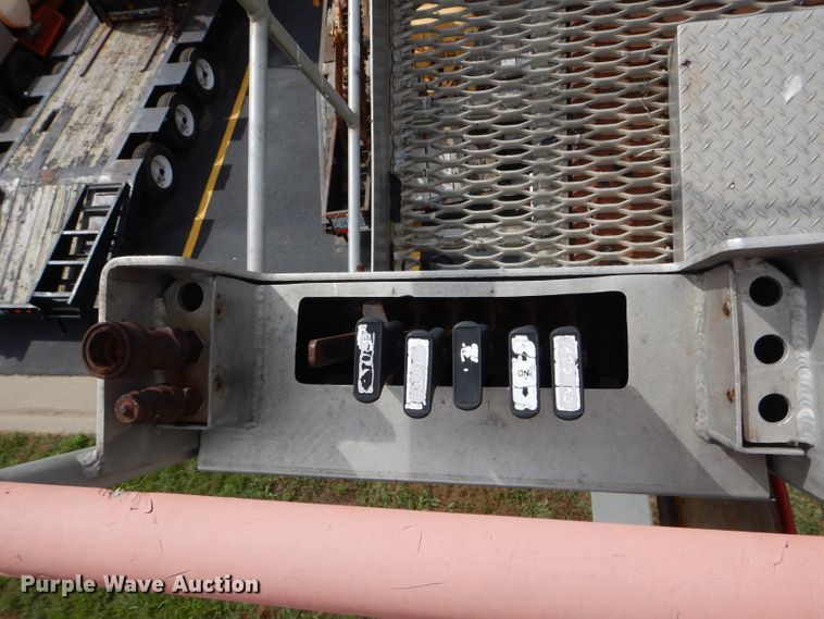 image for item EU9878 1992 Ford L8000 bucket truck