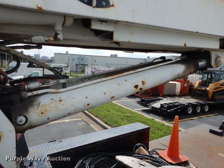 image for item EU9878 1992 Ford L8000 bucket truck