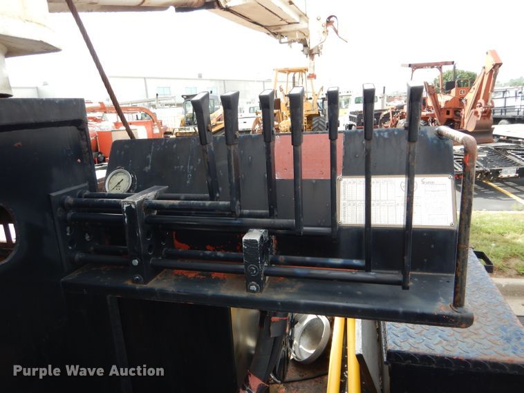 image for item EU9878 1992 Ford L8000 bucket truck