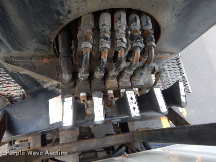 image for item EU9878 1992 Ford L8000 bucket truck