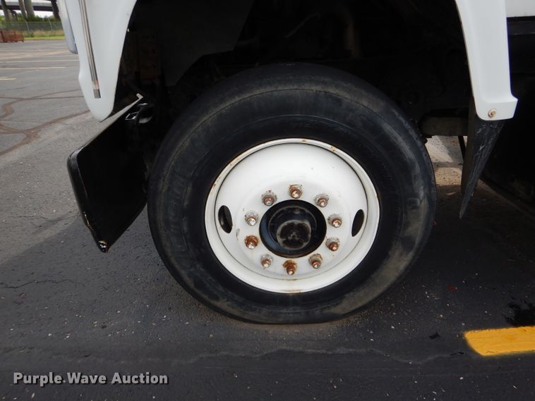 image for item EU9878 1992 Ford L8000 bucket truck