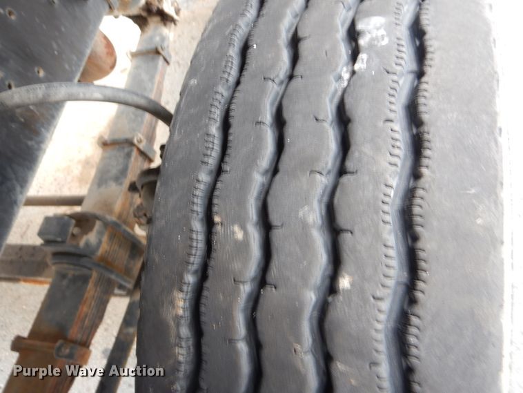 image for item EU9878 1992 Ford L8000 bucket truck