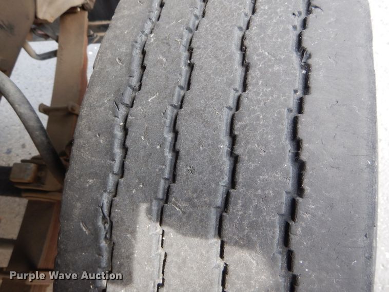 image for item EU9878 1992 Ford L8000 bucket truck