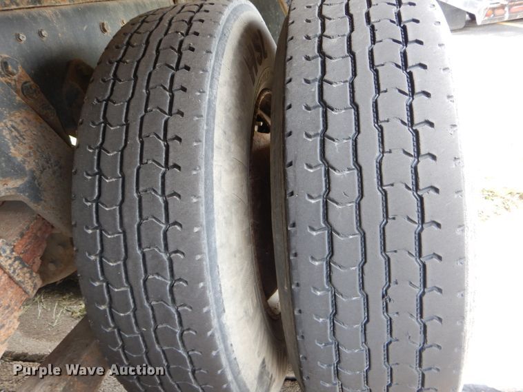 image for item EU9878 1992 Ford L8000 bucket truck