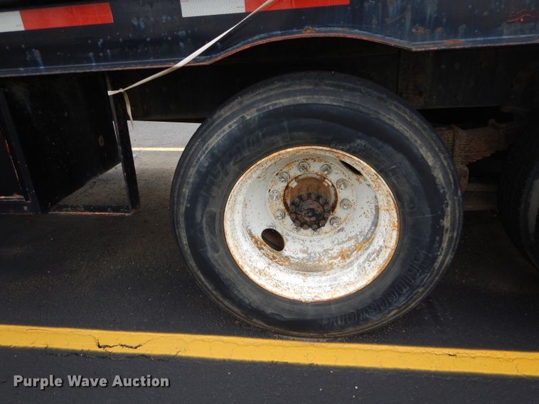 image for item EU9878 1992 Ford L8000 bucket truck