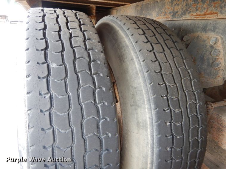 image for item EU9878 1992 Ford L8000 bucket truck