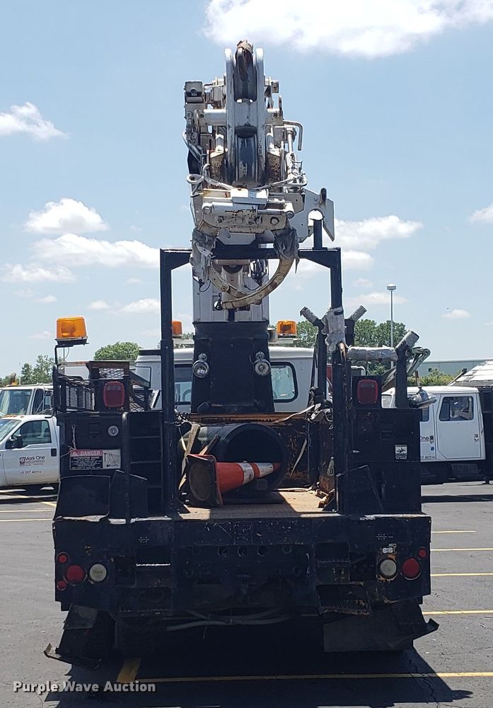 image for item EU9882 1995 International 4900 digger derrick truck