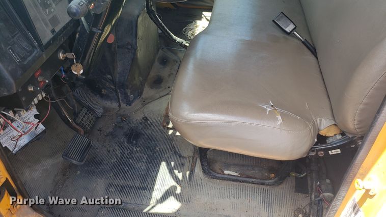 image for item EU9882 1995 International 4900 digger derrick truck