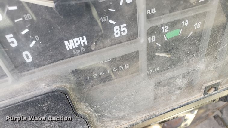 image for item EU9882 1995 International 4900 digger derrick truck