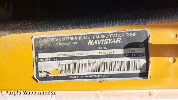 image for item EU9882 1995 International 4900 digger derrick truck