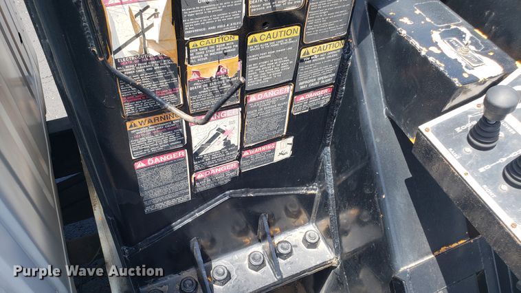 image for item EU9882 1995 International 4900 digger derrick truck