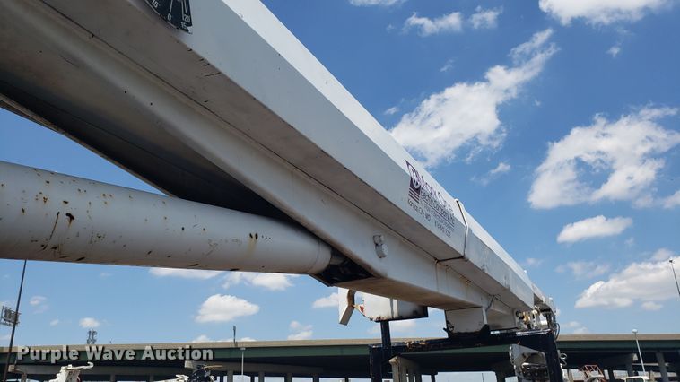 image for item EU9882 1995 International 4900 digger derrick truck