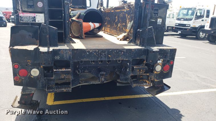 image for item EU9882 1995 International 4900 digger derrick truck