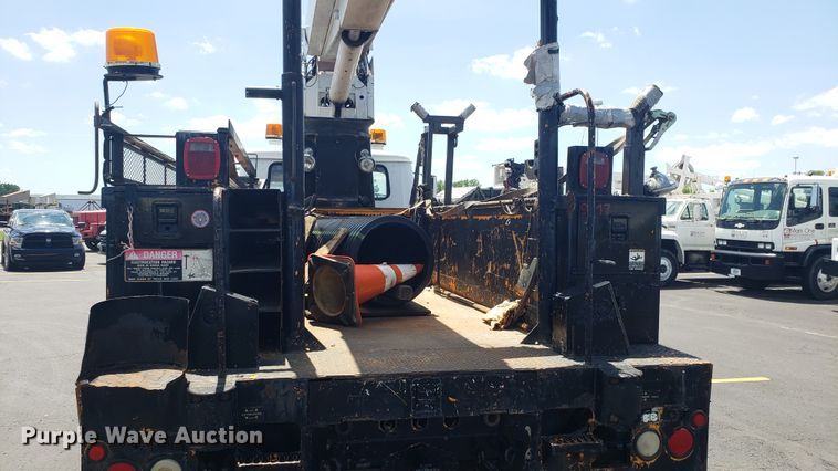 image for item EU9882 1995 International 4900 digger derrick truck