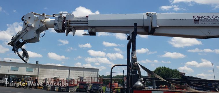 image for item EU9882 1995 International 4900 digger derrick truck