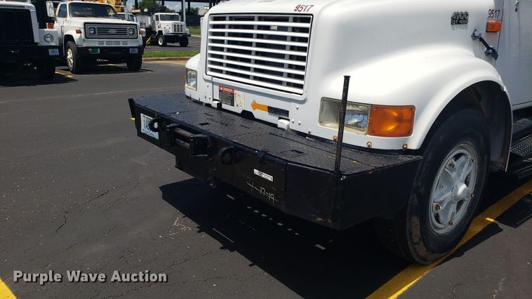 image for item EU9882 1995 International 4900 digger derrick truck