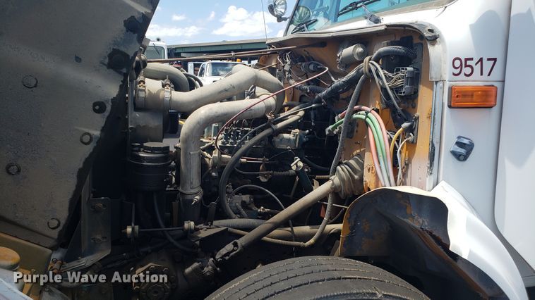 image for item EU9882 1995 International 4900 digger derrick truck