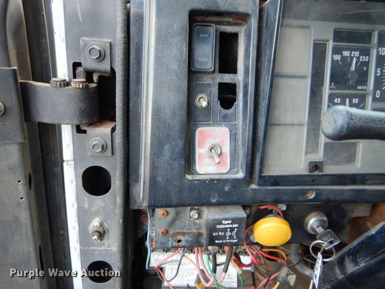 image for item EU9883 1995 International 4900 dump truck