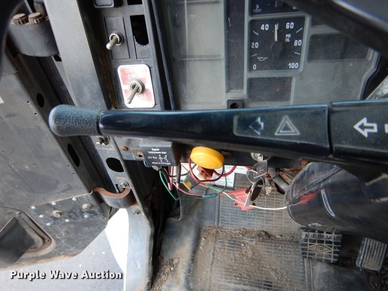 image for item EU9883 1995 International 4900 dump truck