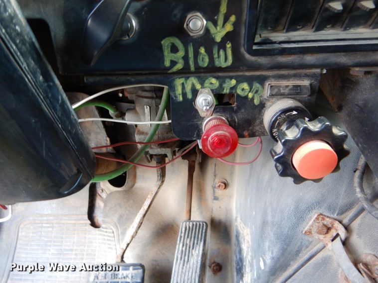 image for item EU9883 1995 International 4900 dump truck