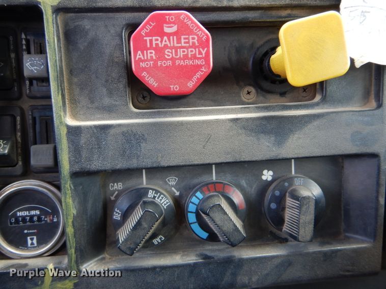 image for item EU9883 1995 International 4900 dump truck