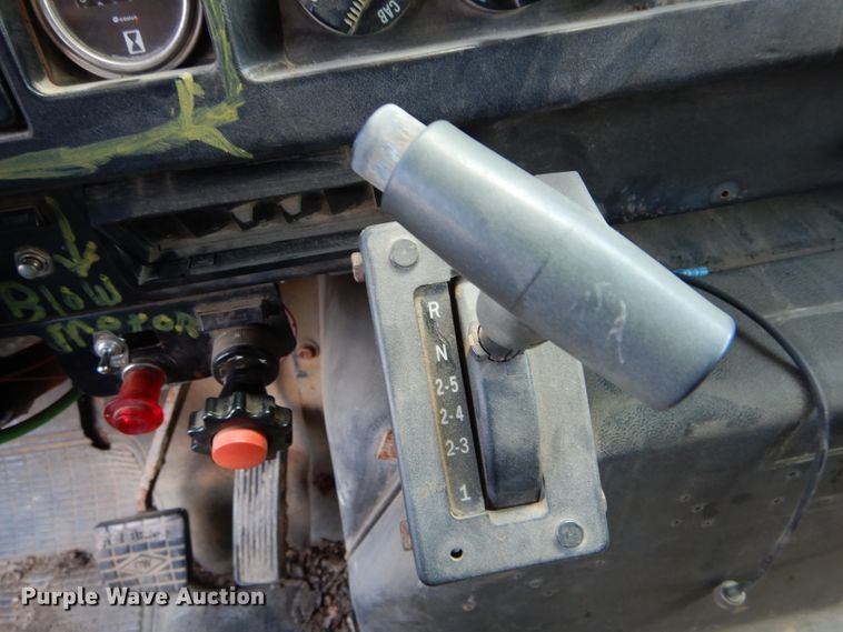 image for item EU9883 1995 International 4900 dump truck