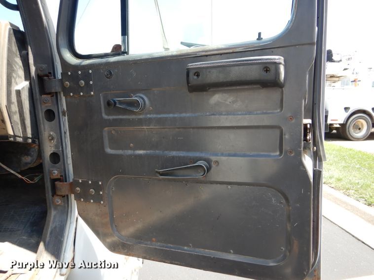 image for item EU9883 1995 International 4900 dump truck