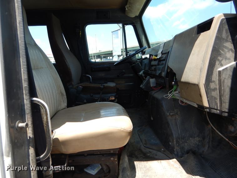 image for item EU9883 1995 International 4900 dump truck