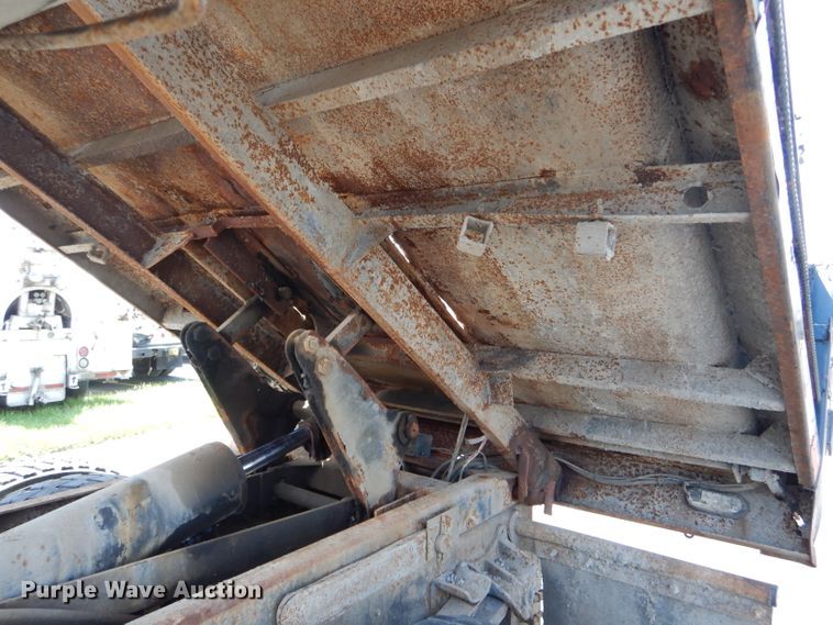 image for item EU9883 1995 International 4900 dump truck