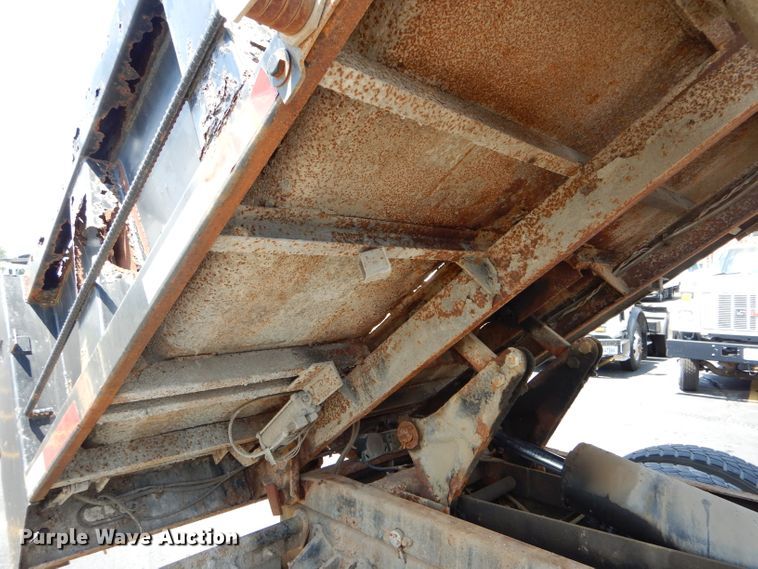 image for item EU9883 1995 International 4900 dump truck