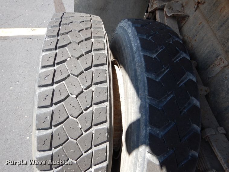 image for item EU9883 1995 International 4900 dump truck