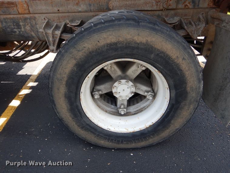 image for item EU9883 1995 International 4900 dump truck