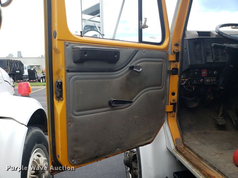 image for item EU9884 1996 International 4900 dump truck