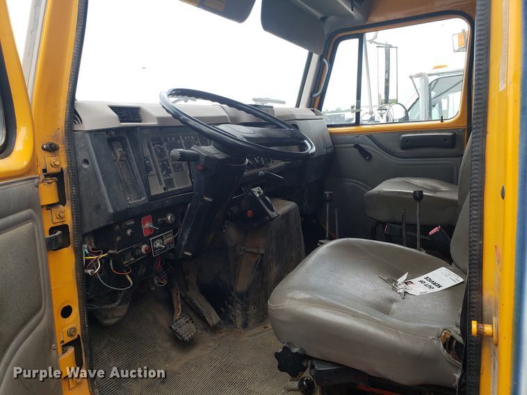 image for item EU9884 1996 International 4900 dump truck