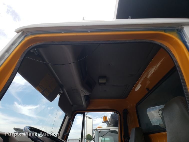 image for item EU9884 1996 International 4900 dump truck