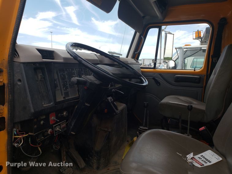 image for item EU9884 1996 International 4900 dump truck